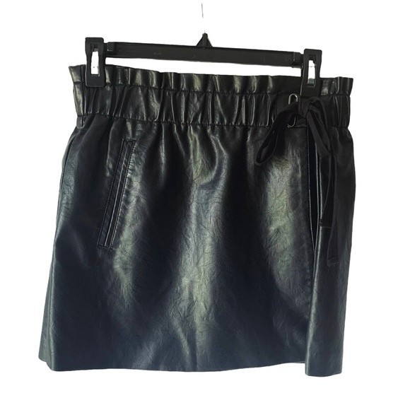 JOLT BLACK FAUX LEATHER MINI SKIRT SIZE SMALL GENTLY USED - Picture 6 of 7